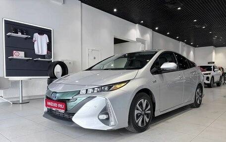 Toyota Prius IV XW50, 2018 год, 1 885 000 рублей, 1 фотография