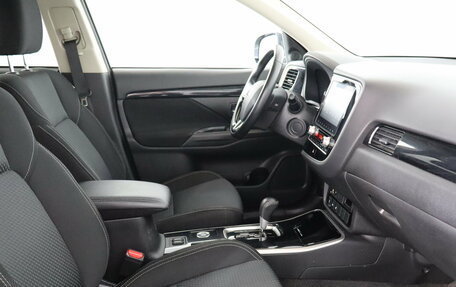 Mitsubishi Outlander III рестайлинг 3, 2021 год, 2 299 000 рублей, 12 фотография