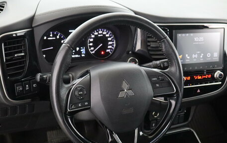 Mitsubishi Outlander III рестайлинг 3, 2021 год, 2 299 000 рублей, 8 фотография