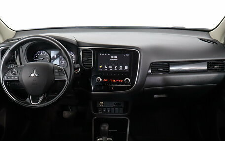 Mitsubishi Outlander III рестайлинг 3, 2021 год, 2 299 000 рублей, 9 фотография