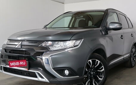 Mitsubishi Outlander III рестайлинг 3, 2021 год, 2 299 000 рублей, 3 фотография