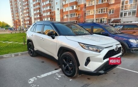 Toyota RAV4, 2021 год, 3 750 000 рублей, 3 фотография