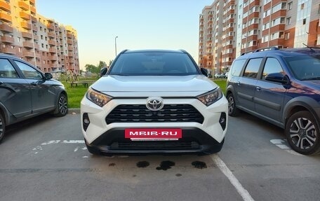 Toyota RAV4, 2021 год, 3 750 000 рублей, 2 фотография