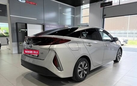 Toyota Prius IV XW50, 2018 год, 1 885 000 рублей, 4 фотография