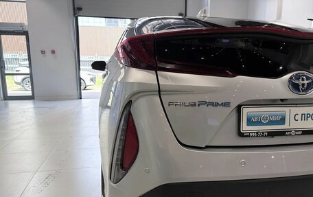 Toyota Prius IV XW50, 2018 год, 1 885 000 рублей, 8 фотография