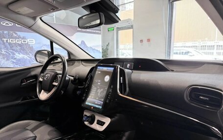 Toyota Prius IV XW50, 2018 год, 1 885 000 рублей, 10 фотография