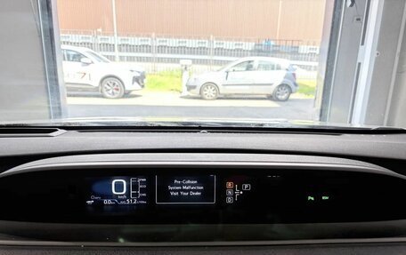 Toyota Prius IV XW50, 2018 год, 1 885 000 рублей, 15 фотография