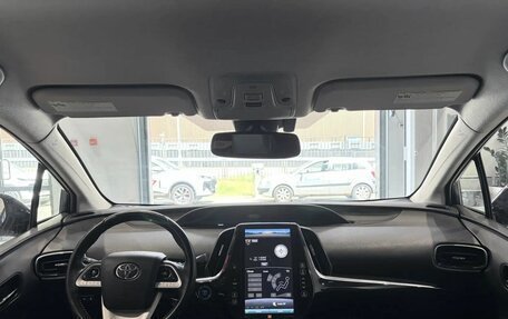 Toyota Prius IV XW50, 2018 год, 1 885 000 рублей, 11 фотография