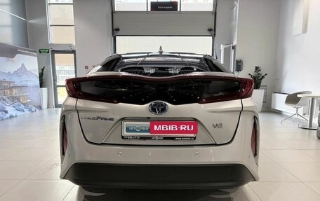 Toyota Prius IV XW50, 2018 год, 1 885 000 рублей, 5 фотография