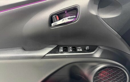 Toyota Prius IV XW50, 2018 год, 1 885 000 рублей, 18 фотография