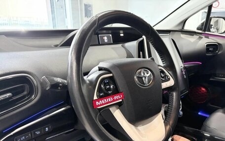 Toyota Prius IV XW50, 2018 год, 1 885 000 рублей, 13 фотография