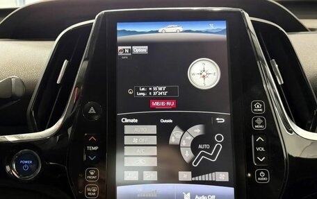 Toyota Prius IV XW50, 2018 год, 1 885 000 рублей, 16 фотография