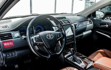 Toyota Camry, 2017 год, 2 249 000 рублей, 15 фотография