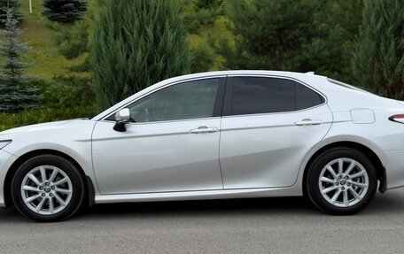 Toyota Camry, 2022 год, 3 900 000 рублей, 2 фотография