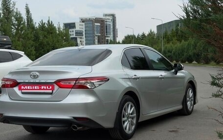Toyota Camry, 2022 год, 3 900 000 рублей, 5 фотография
