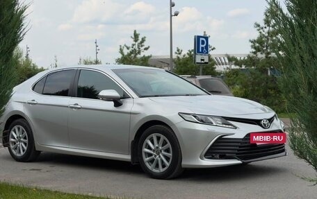 Toyota Camry, 2022 год, 3 900 000 рублей, 6 фотография