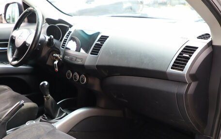 Mitsubishi Outlander III рестайлинг 3, 2008 год, 590 000 рублей, 13 фотография