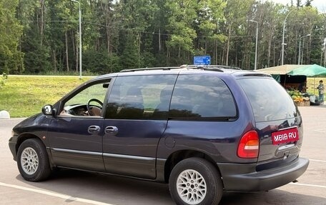 Chrysler Voyager III, 1998 год, 330 000 рублей, 2 фотография