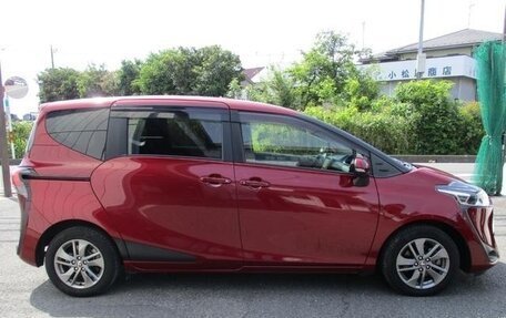 Toyota Sienta II, 2022 год, 1 570 000 рублей, 4 фотография