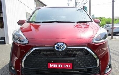 Toyota Sienta II, 2022 год, 1 570 000 рублей, 2 фотография