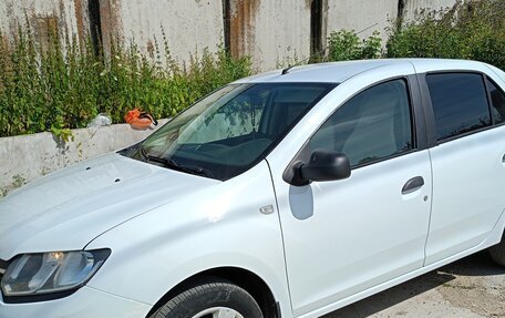 Renault Logan II, 2017 год, 700 000 рублей, 6 фотография