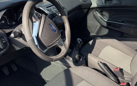 Ford Fiesta, 2015 год, 900 000 рублей, 4 фотография