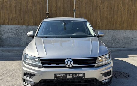 Volkswagen Tiguan II, 2019 год, 2 200 000 рублей, 2 фотография
