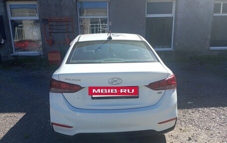 Hyundai Solaris II рестайлинг, 2017 год, 400 000 рублей, 4 фотография