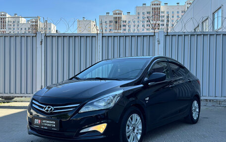 Hyundai Solaris II рестайлинг, 2015 год, 1 129 000 рублей, 1 фотография