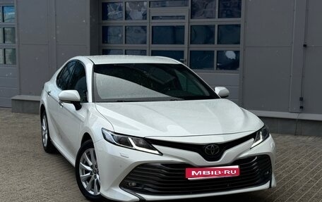 Toyota Camry, 2020 год, 3 000 000 рублей, 1 фотография