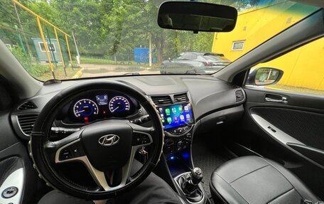 Hyundai Solaris II рестайлинг, 2011 год, 670 000 рублей, 18 фотография