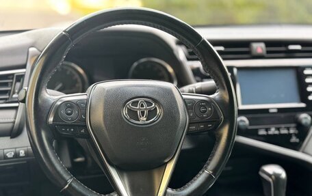 Toyota Camry, 2019 год, 2 600 000 рублей, 15 фотография