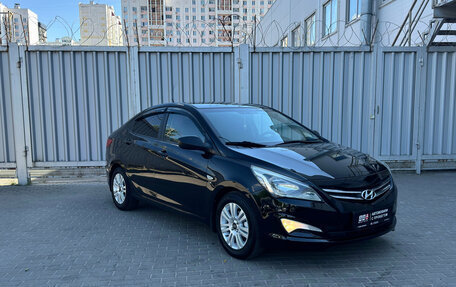 Hyundai Solaris II рестайлинг, 2015 год, 1 129 000 рублей, 3 фотография