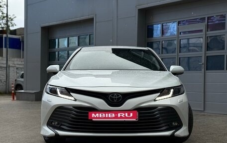 Toyota Camry, 2020 год, 3 000 000 рублей, 2 фотография