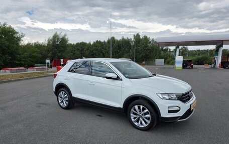Volkswagen T-Roc I, 2023 год, 1 850 000 рублей, 2 фотография