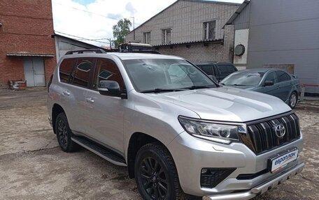 Toyota Land Cruiser Prado 150 рестайлинг 2, 2021 год, 5 600 000 рублей, 2 фотография