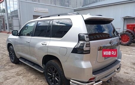 Toyota Land Cruiser Prado 150 рестайлинг 2, 2021 год, 5 600 000 рублей, 4 фотография