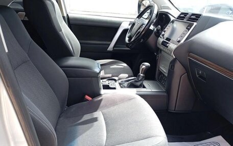 Toyota Land Cruiser Prado 150 рестайлинг 2, 2021 год, 5 600 000 рублей, 9 фотография