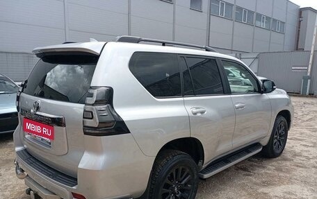 Toyota Land Cruiser Prado 150 рестайлинг 2, 2021 год, 5 600 000 рублей, 3 фотография