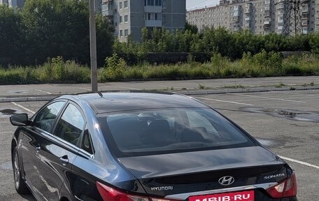 Hyundai Sonata VI, 2011 год, 795 000 рублей, 3 фотография