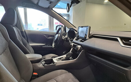 Toyota RAV4, 2019 год, 2 359 000 рублей, 13 фотография