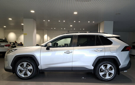 Toyota RAV4, 2019 год, 2 359 000 рублей, 10 фотография