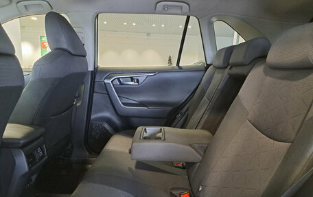Toyota RAV4, 2019 год, 2 359 000 рублей, 15 фотография