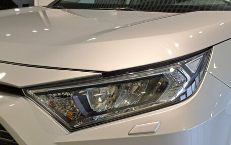 Toyota RAV4, 2019 год, 2 359 000 рублей, 21 фотография