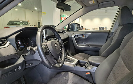 Toyota RAV4, 2019 год, 2 359 000 рублей, 20 фотография