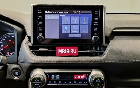 Toyota RAV4, 2019 год, 2 359 000 рублей, 18 фотография