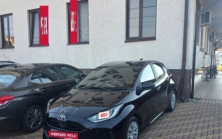 Toyota Yaris, 2020 год, 1 600 000 рублей, 2 фотография