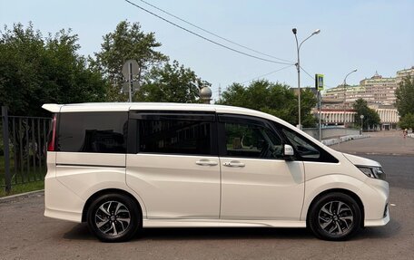 Honda Stepwgn IV, 2017 год, 1 825 000 рублей, 3 фотография