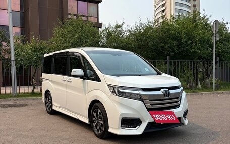 Honda Stepwgn IV, 2017 год, 1 825 000 рублей, 2 фотография