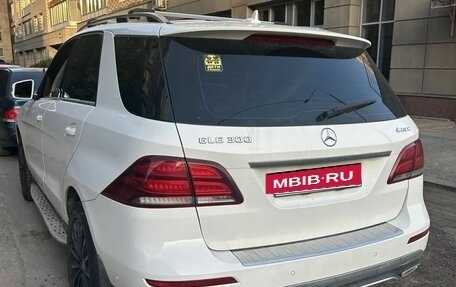 Mercedes-Benz GLE, 2015 год, 3 200 000 рублей, 2 фотография